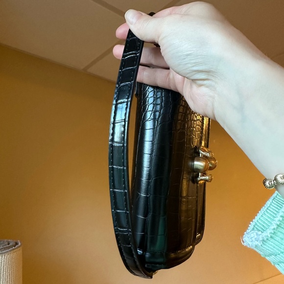 Zara Black & Gold “Croc Print” Mini Bag w/ Gold Snake Clasp - Picture 9 of 12
